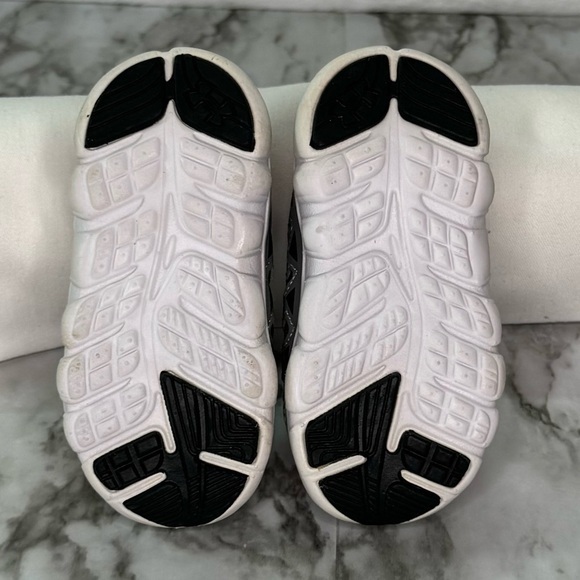 Under‎ Armour Spine Graphic Infant/Toddler Shoes- Sz 4K - Picture 8 of 8